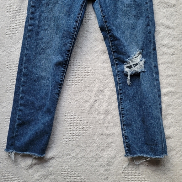 Levi's High-Waisted Distress Straight Leg Denim Casual Vintage Style Jean - Picture 5 of 9